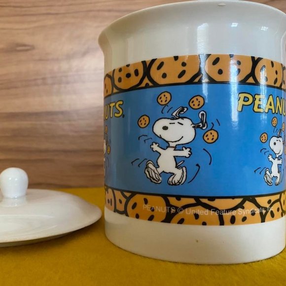 Peanuts Ceramic Cookie Jar - Picture 4 of 5